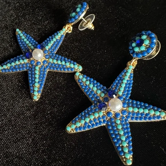 Beautiful blue beachy drop jeweled light weight earrings 💙 - Picture 3 of 12